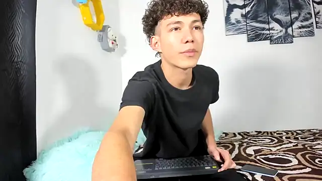 Snapshot of Maxxi_hot23 chatting on 03-15-25, 02:01 Maxxi hot23 online show from 03-15-25, 02:01