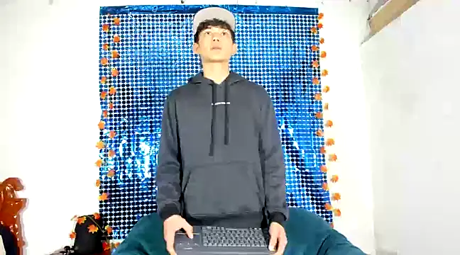 Snapshot of Maxxi_hot23 chatting on 02-26-25, 01:36 Maxxi hot23 online show from 02-26-25, 01:36