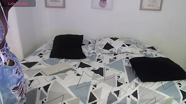 Snapshot of PaolBrown_ chatting on 03-06-25, 04:17 PaolBrown online show from 03-06-25, 04:17