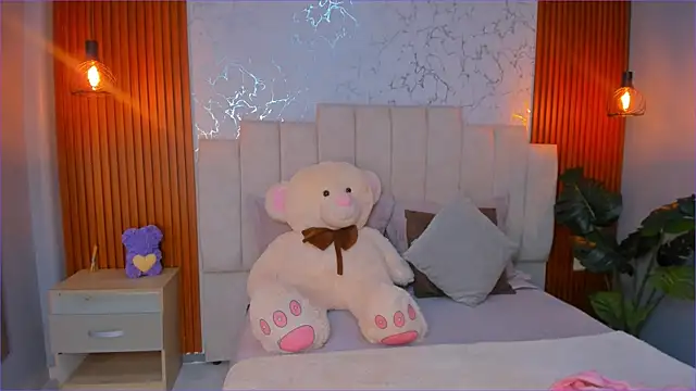 ScarlettWallace online show from 11-15-25, 03:38