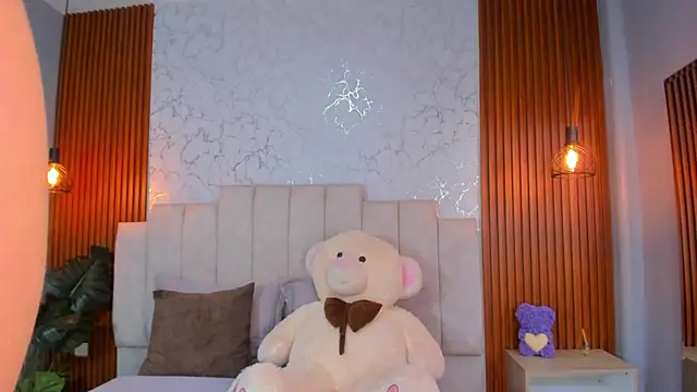 Snapshot of ScarlettWallace chatting on 11-17-25, 04:44 ScarlettWallace online show from 11-17-25, 04:44