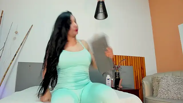 Snapshot of SeleneLujan chatting on 05-27-26, 01:04 SeleneLujan online show from 05-27-26, 01:04