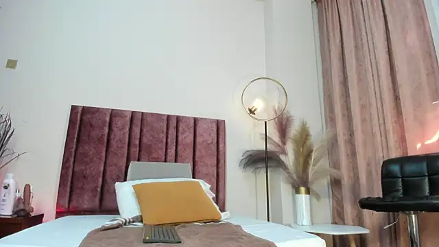 Snapshot of SeleneLujan chatting on 05-11-26, 02:45 SeleneLujan online show from 05-11-26, 02:45