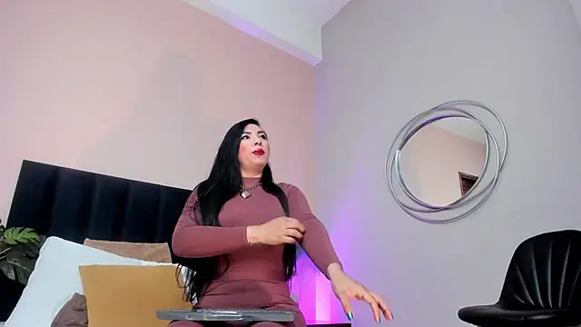 Snapshot of SeleneLujan chatting on 12-20-25, 12:19 SeleneLujan online show from 12-20-25, 12:19