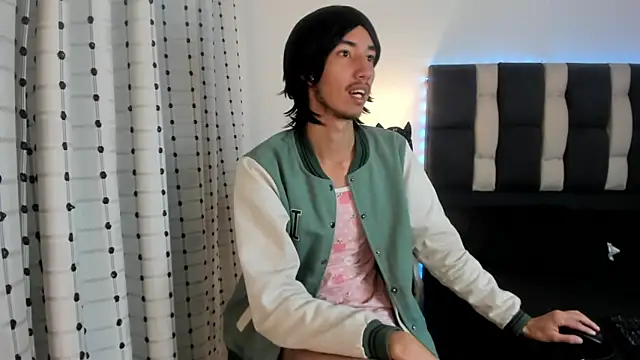 loverisu-coral online show from 01-05-26, 10:24