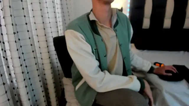 loverisu-coral online show from 12-21-25, 07:15