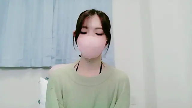 Snapshot of NANA_7 chatting on 12-17-25, 01:32 NANA 7 online show from 12-17-25, 01:32