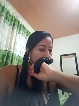 Snapshot of SamanthaLuz chatting on 03-13-25, 06:48 SamanthaLuz online show from 03-13-25, 06:48