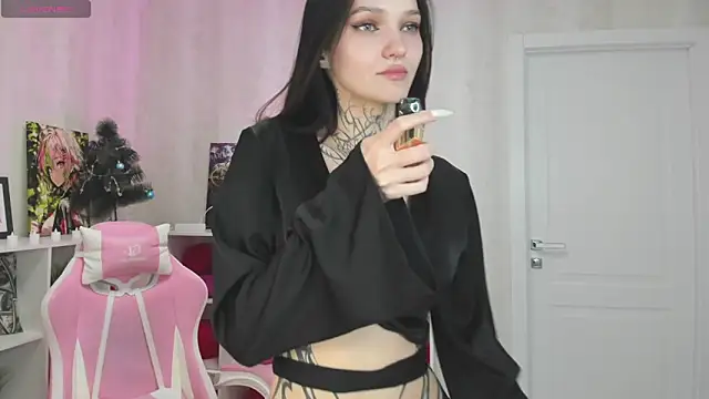 Snapshot of Selena_Sharp chatting on 03-08-25, 04:01 Selena Sharp online show from 03-08-25, 04:01