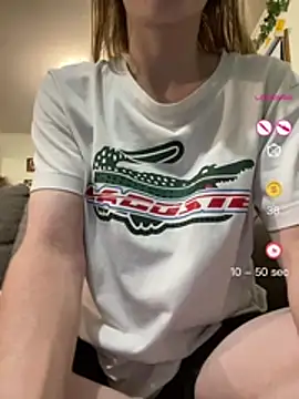 Snapshot of 1Zoey101 chatting on 04-24-26, 10:17 1Zoey101 online show from 04-24-26, 10:17