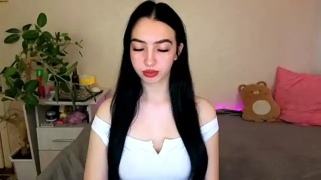Snapshot of WildKittenX_ chatting on 05-19-26, 05:03 WildKittenX online show from 05-19-26, 05:03