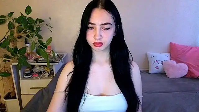 Snapshot of WildKittenX_ chatting on 06-18-26, 04:00 WildKittenX online show from 06-18-26, 04:00