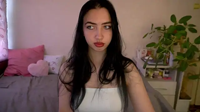 Snapshot of WildKittenX_ chatting on 07-18-26, 04:32 WildKittenX online show from 07-18-26, 04:32
