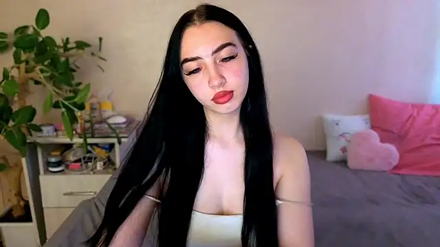 Snapshot of WildKittenX_ chatting on 06-24-26, 04:00 WildKittenX online show from 06-24-26, 04:00