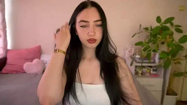 Snapshot of WildKittenX_ chatting on 07-19-26, 04:43 WildKittenX online show from 07-19-26, 04:43