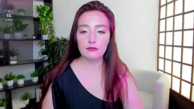 Snapshot of LinaFlawless chatting on 09-21-25, 02:06 LinaFlawless online show from 09-21-25, 02:06