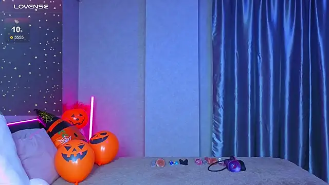 AuroraPrincess online show from 10-28-25, 08:19