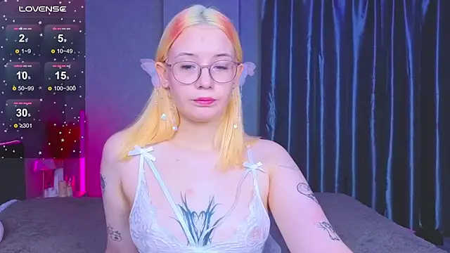 AuroraPrincess online show from 11-20-25, 07:58