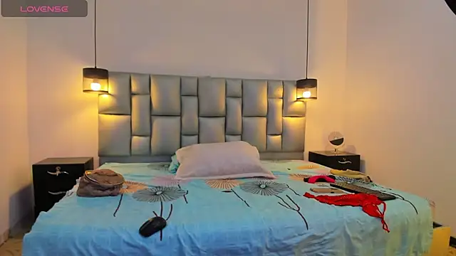 LunaaSweett online show from 12-15-25, 07:41