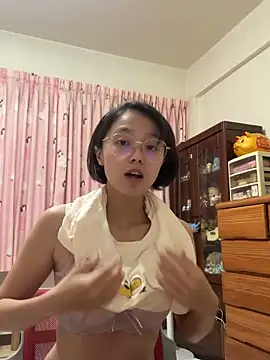 Snapshot of ladypaggy chatting on 04-20-26, 03:35 ladypaggy online show from 04-20-26, 03:35