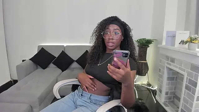 Snapshot of Qeen_blackk chatting on 02-27-26, 08:52 Qeen blackk online show from 02-27-26, 08:52