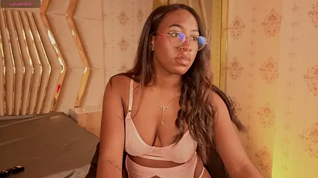 Snapshot of Qeen_blackk chatting on 02-06-26, 11:56 Qeen blackk online show from 02-06-26, 11:56