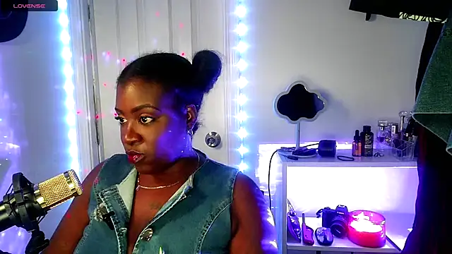 Snapshot of lovelyenigma365 chatting on 01-15-26, 05:11 lovelyenigma365 online show from 01-15-26, 05:11