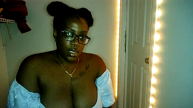 Snapshot of lovelyenigma365 chatting on 12-16-25, 06:01 lovelyenigma365 online show from 12-16-25, 06:01