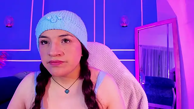 TaraTaylorr online show from 12-17-25, 03:11