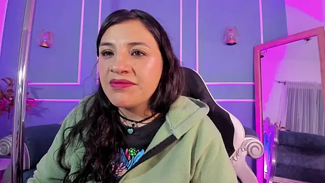 TaraTaylorr online show from 10-15-25, 02:21