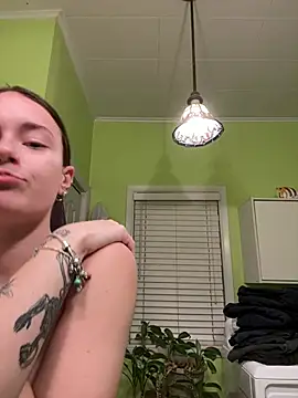 Evalynfox online show from 03-05-25, 04:34