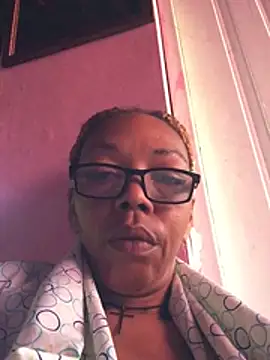 Snapshot of Ladyzee25 chatting on 05-07-26, 10:40 Ladyzee25 online show from 05-07-26, 10:40