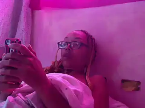 Snapshot of Ladyzee25 chatting on 06-04-26, 11:04 Ladyzee25 online show from 06-04-26, 11:04