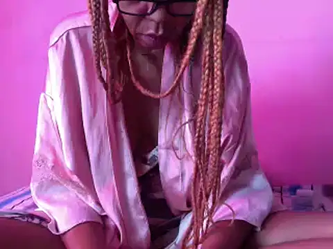 Ladyzee25 online show from 04-15-26, 11:49