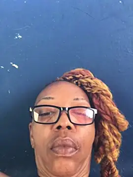 Snapshot of Ladyzee25 chatting on 07-04-26, 11:38 Ladyzee25 online show from 07-04-26, 11:38