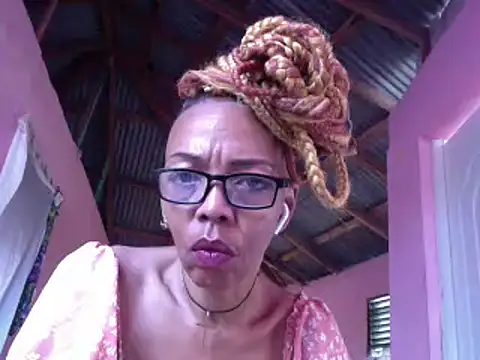 Snapshot of Ladyzee25 chatting on 06-09-26, 09:27 Ladyzee25 online show from 06-09-26, 09:27