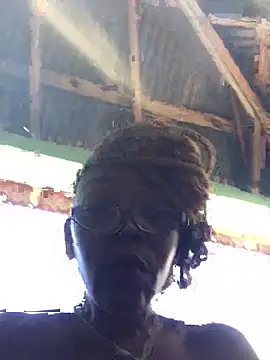 Ladyzee25 online show from 11-18-25, 05:49