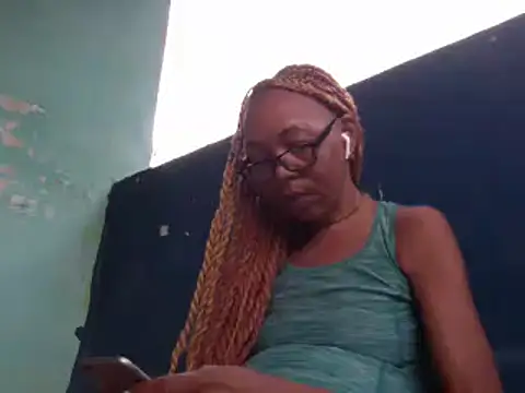 Snapshot of Ladyzee25 chatting on 06-21-26, 11:21 Ladyzee25 online show from 06-21-26, 11:21