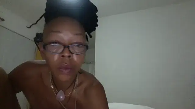 Snapshot of Ladyzee25 chatting on 09-24-25, 05:47 Ladyzee25 online show from 09-24-25, 05:47