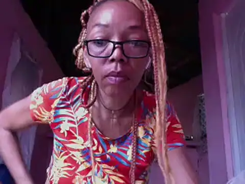 Snapshot of Ladyzee25 chatting on 06-04-26, 11:09 Ladyzee25 online show from 06-04-26, 11:09