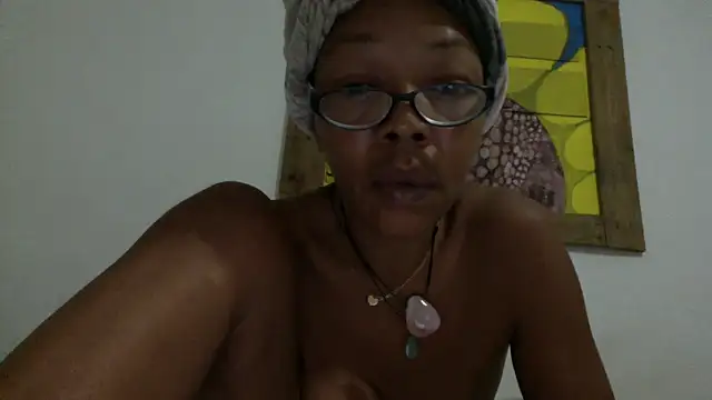 Snapshot of Ladyzee25 chatting on 09-19-25, 02:48 Ladyzee25 online show from 09-19-25, 02:48