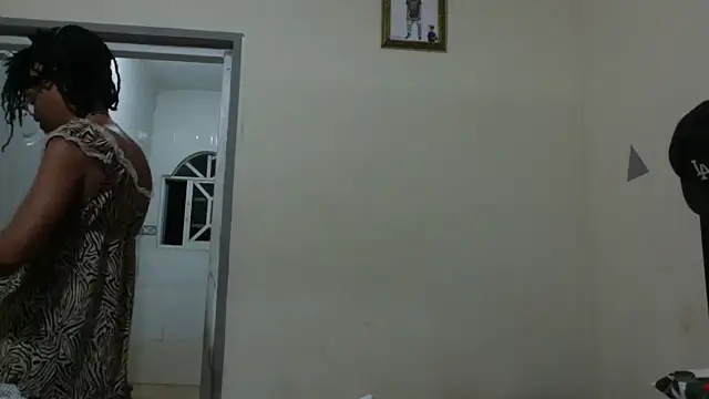 Snapshot of Ladyzee25 chatting on 10-07-25, 02:45 Ladyzee25 online show from 10-07-25, 02:45