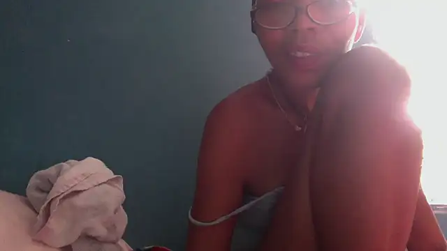 Ladyzee25 online show from 10-30-25, 06:16