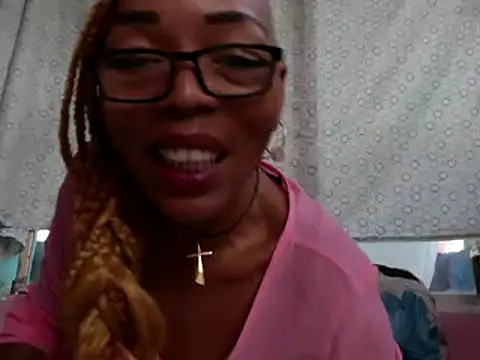 Snapshot of Ladyzee25 chatting on 05-27-26, 10:50 Ladyzee25 online show from 05-27-26, 10:50
