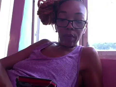Snapshot of Ladyzee25 chatting on 06-20-26, 07:19 Ladyzee25 online show from 06-20-26, 07:19