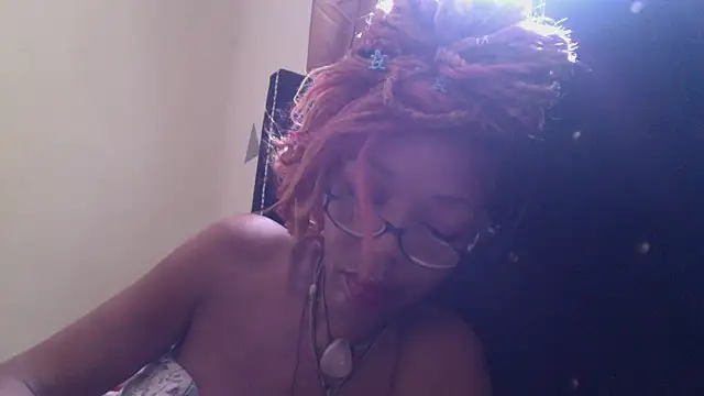 Snapshot of Ladyzee25 chatting on 10-09-25, 06:52 Ladyzee25 online show from 10-09-25, 06:52