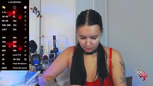 Miss Vic online show from 11-12-25, 05:06