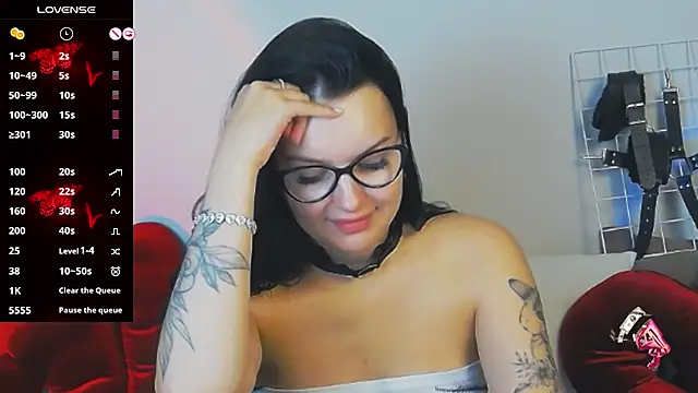 Miss Vic online show from 12-13-25, 08:04