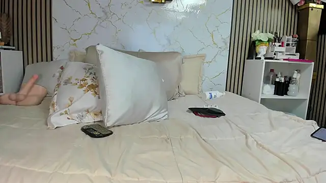 Snapshot of missjudi chatting on 05-25-26, 02:11 missjudi online show from 05-25-26, 02:11