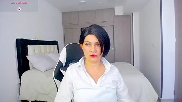 CarolinneFiotti online show from 11-29-25, 03:56